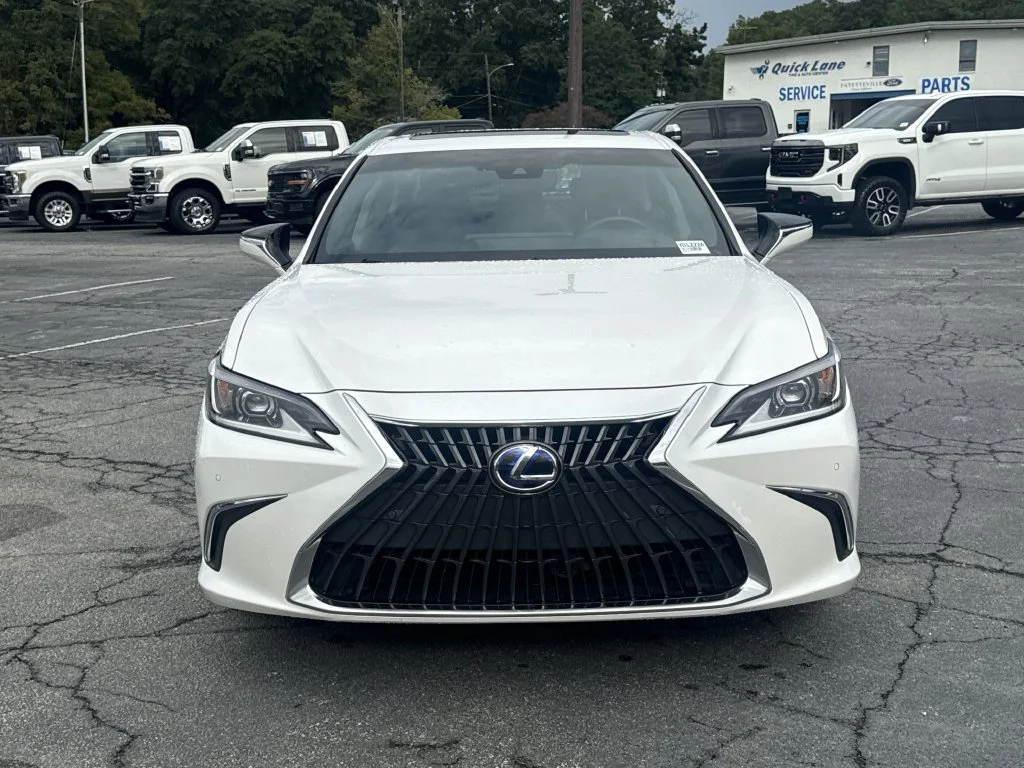 Used 2022 White Lexus 300h image 2