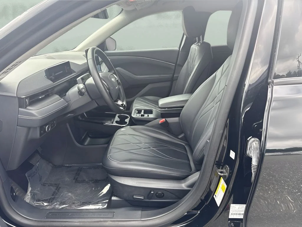 Used 2025 Black Ford Select image 6