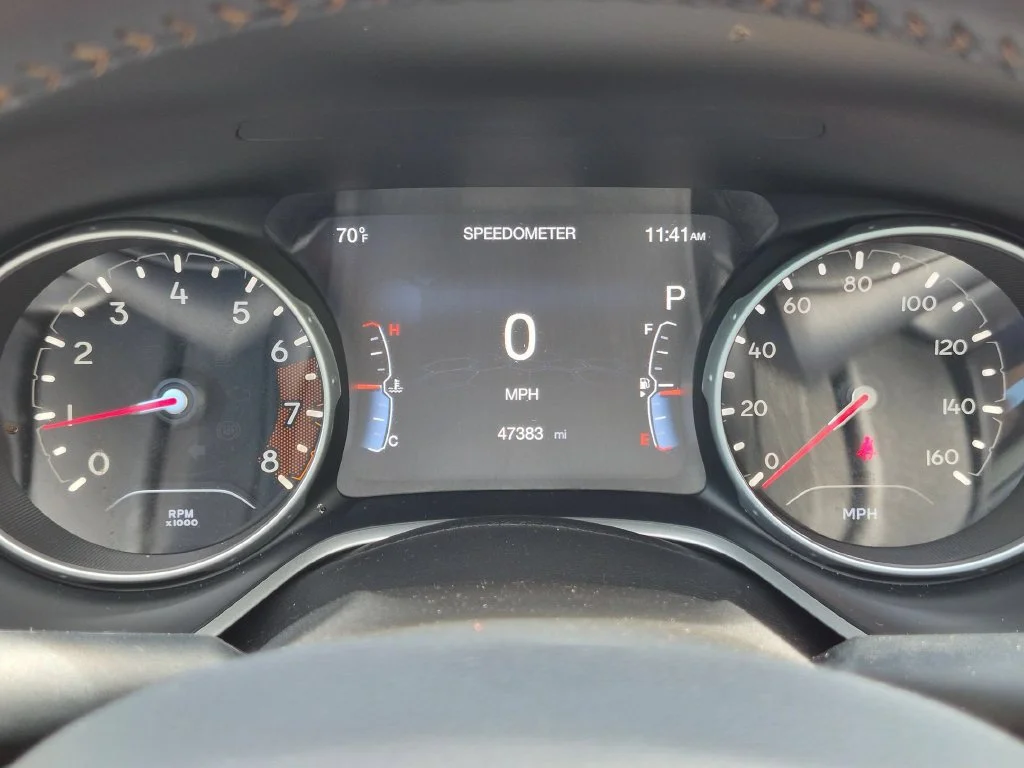 Used 2018 White Jeep Latitude image 15