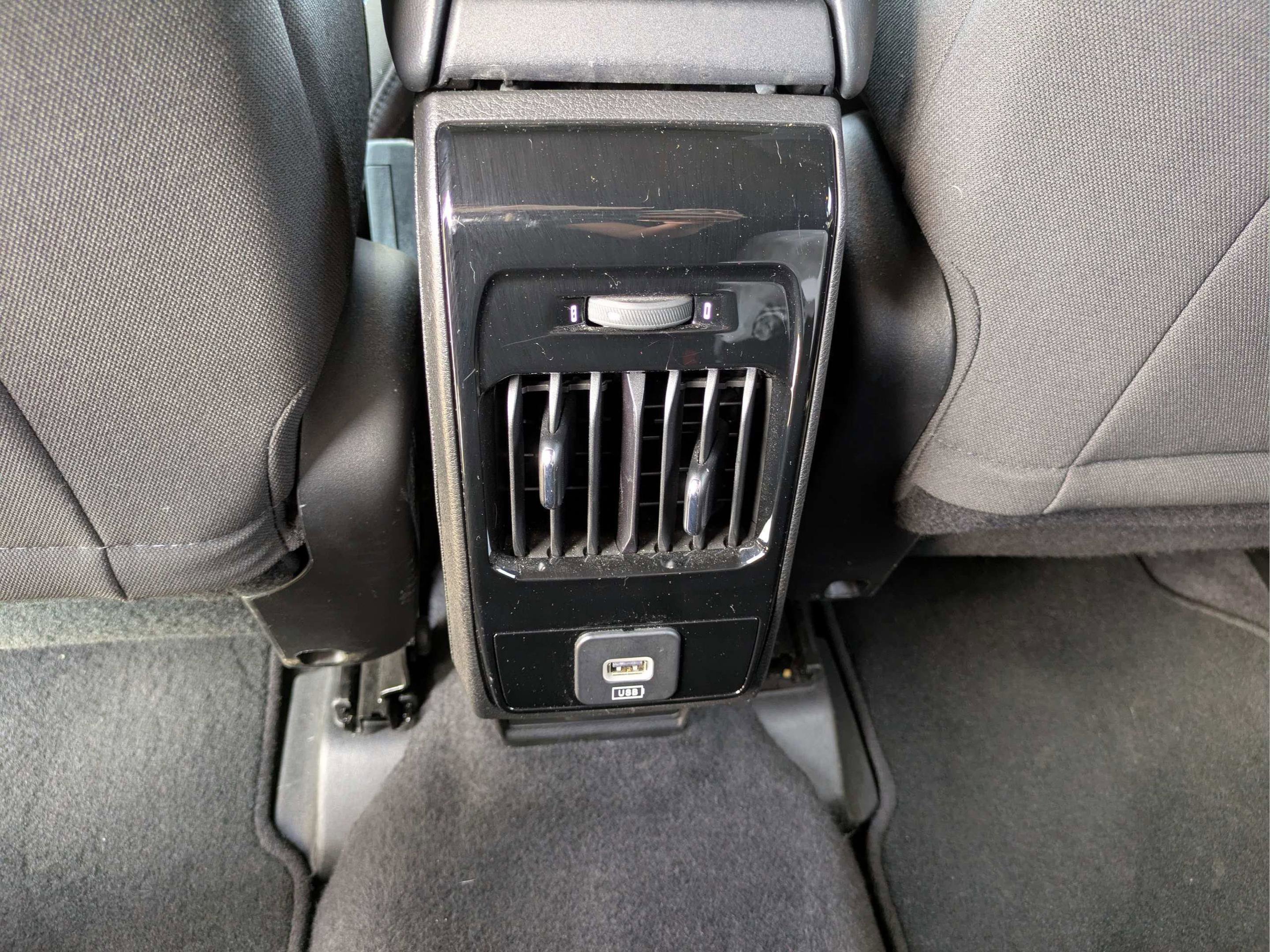 Used 2023 Diamond Black Crystal Pearlcoat Jeep Sport image 11