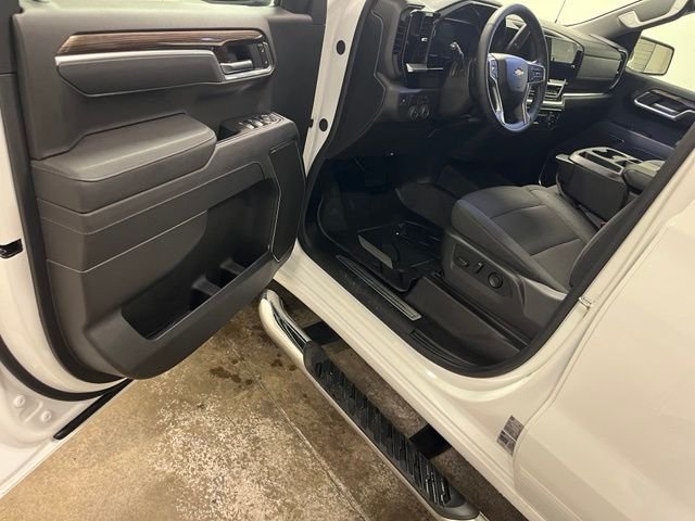 Used 2026 White Chevrolet LT image 18