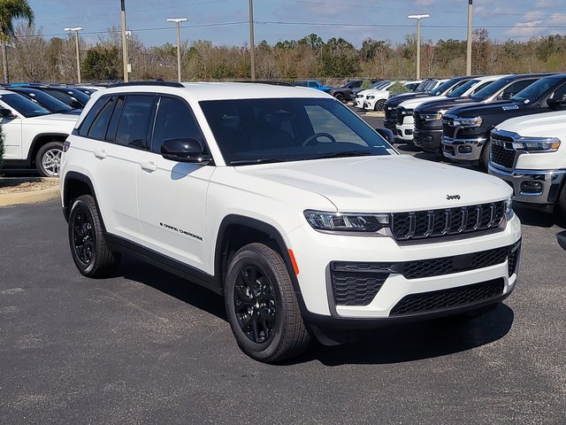 2026 Jeep Grand Cherokee Laredo Altitude