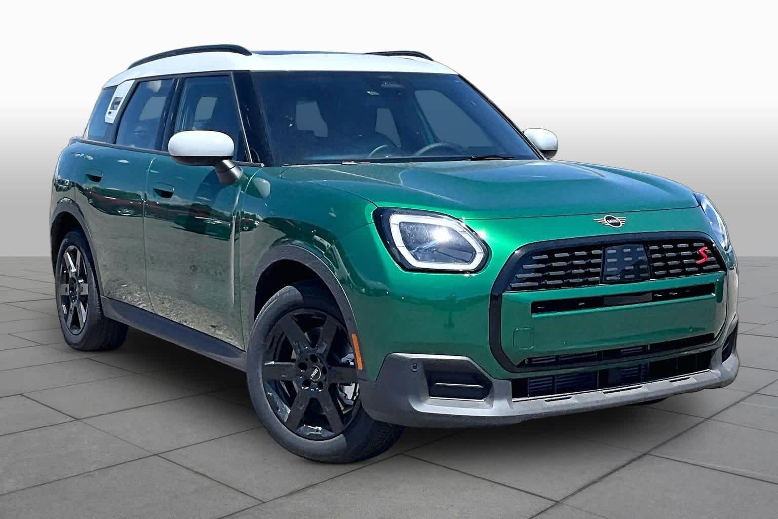 New 2027 British Racing Green IV Metallic MINI Signature Plus image 2