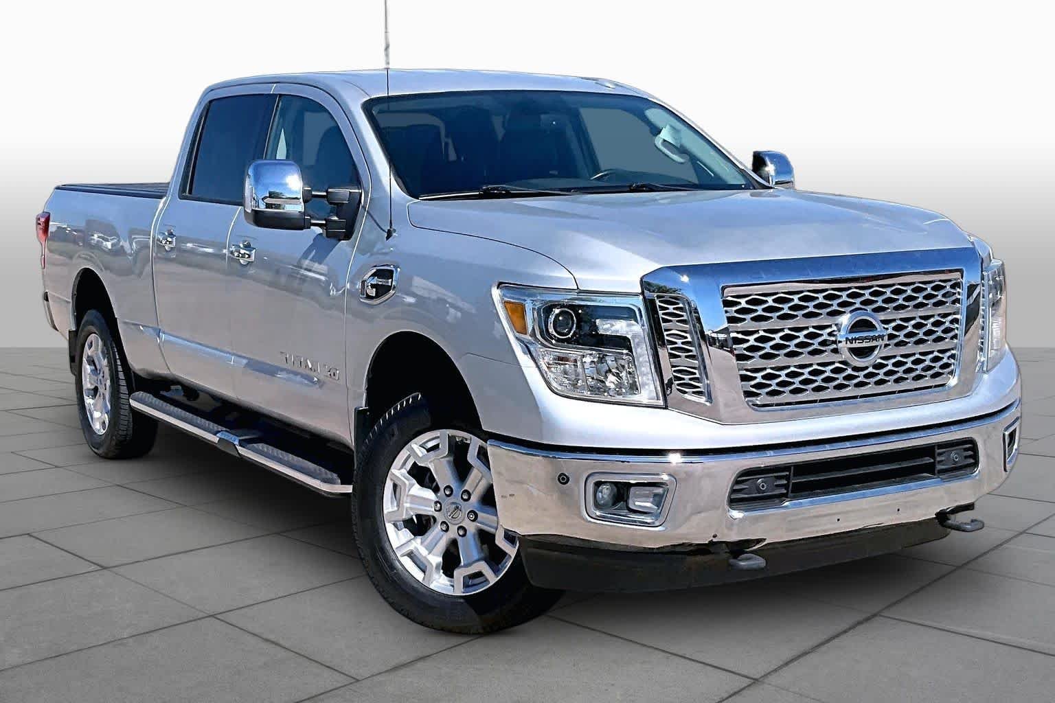 Used 2017 Brilliant Silver Nissan SL image 3
