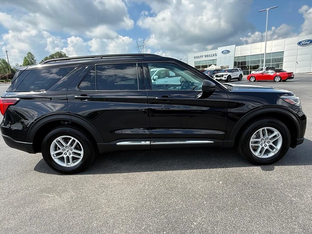 Used 2025 Black Ford Active image 8