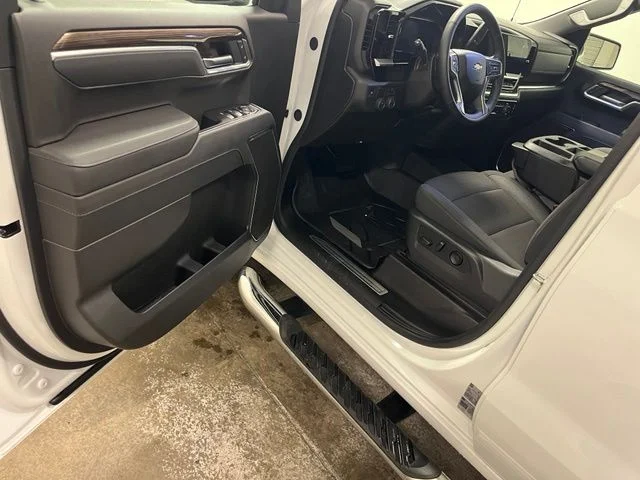 Used 2026 White Chevrolet LT image 18
