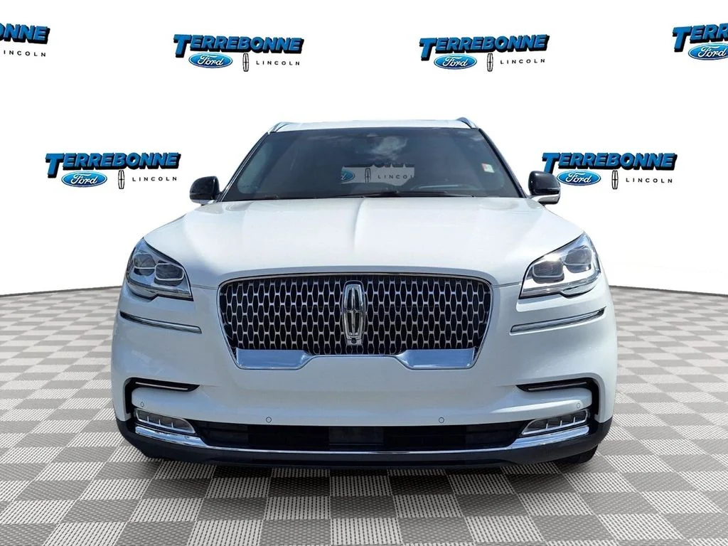 Used 2020 White Metallic Lincoln Reserve image 2