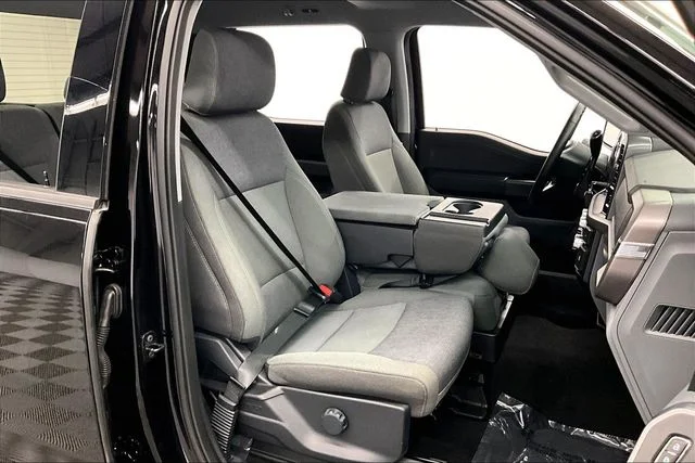 Used 2025 Agate Black Metallic Ford XLT image 8