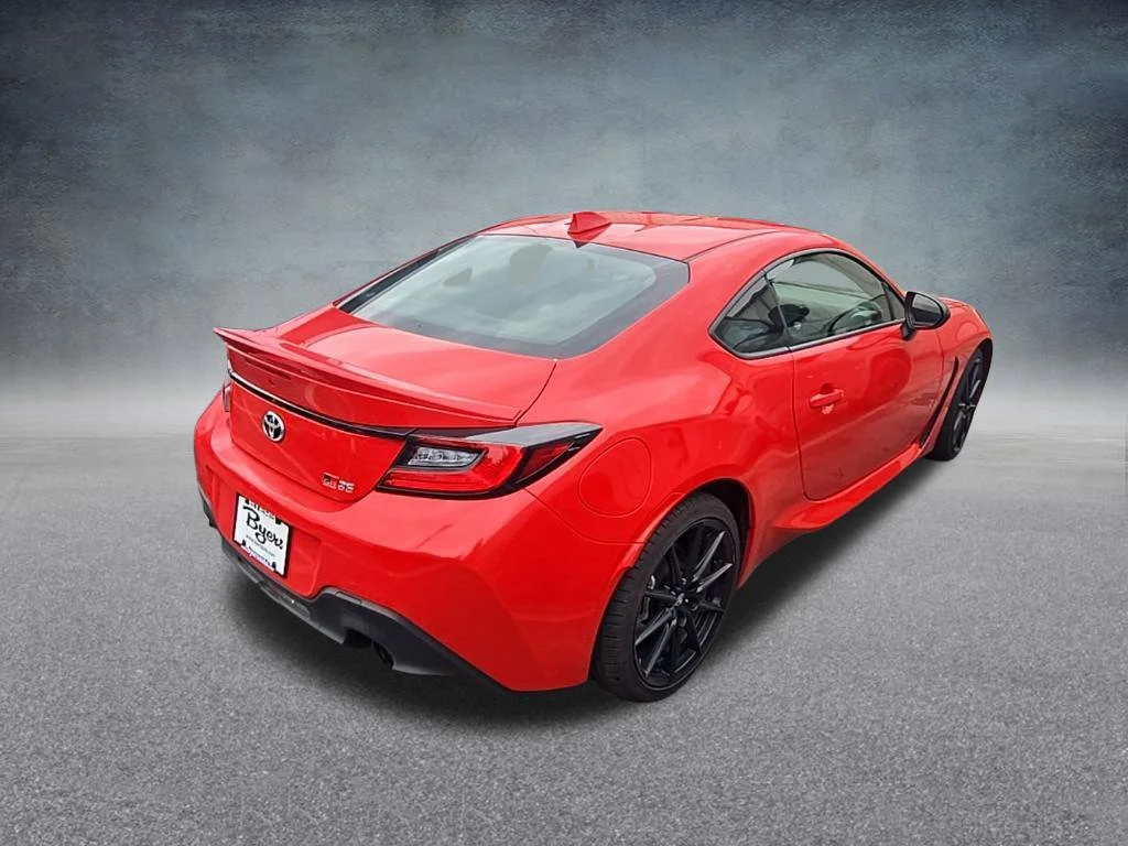 Used 2024  Toyota Premium image 8