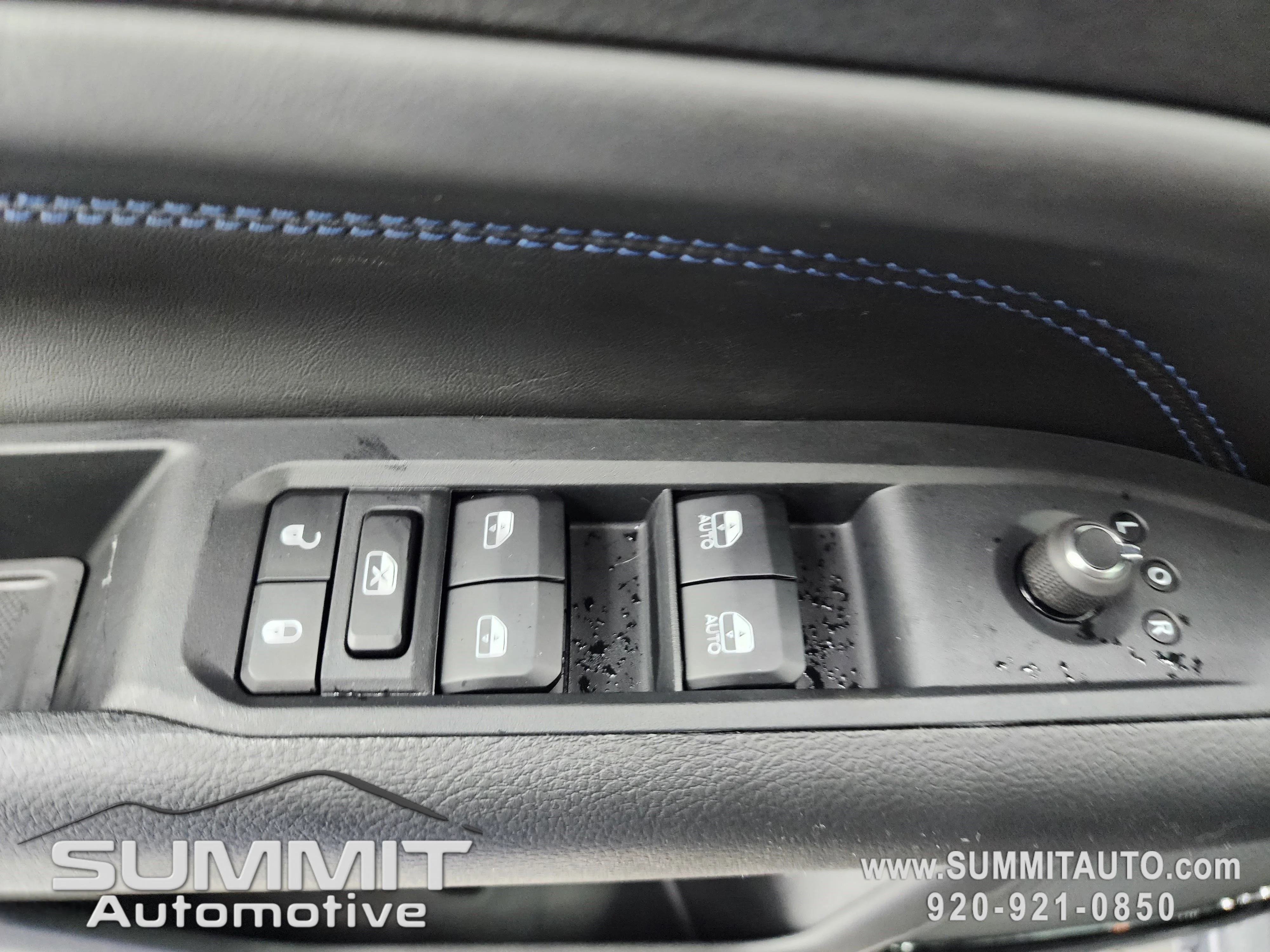 New 2026 Diamond Black Crystal Pearl-Coat Exterior Paint Jeep Latitude image 41