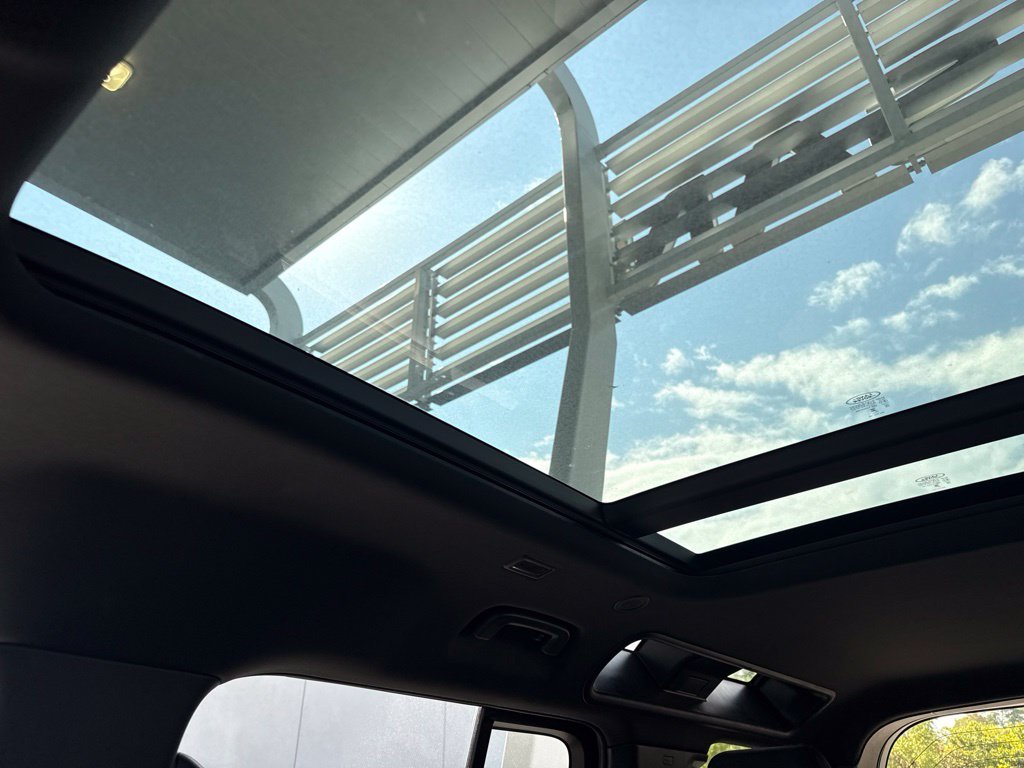 Used 2025 Black Land Rover S image 13