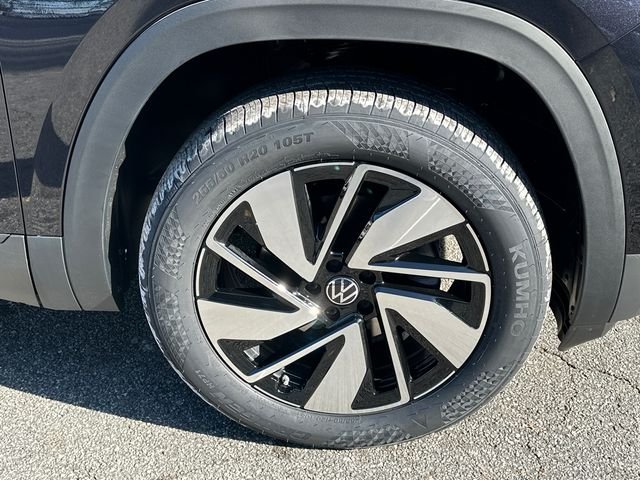 New 2026 Black Volkswagen 2.0T SE w/Technology image 12
