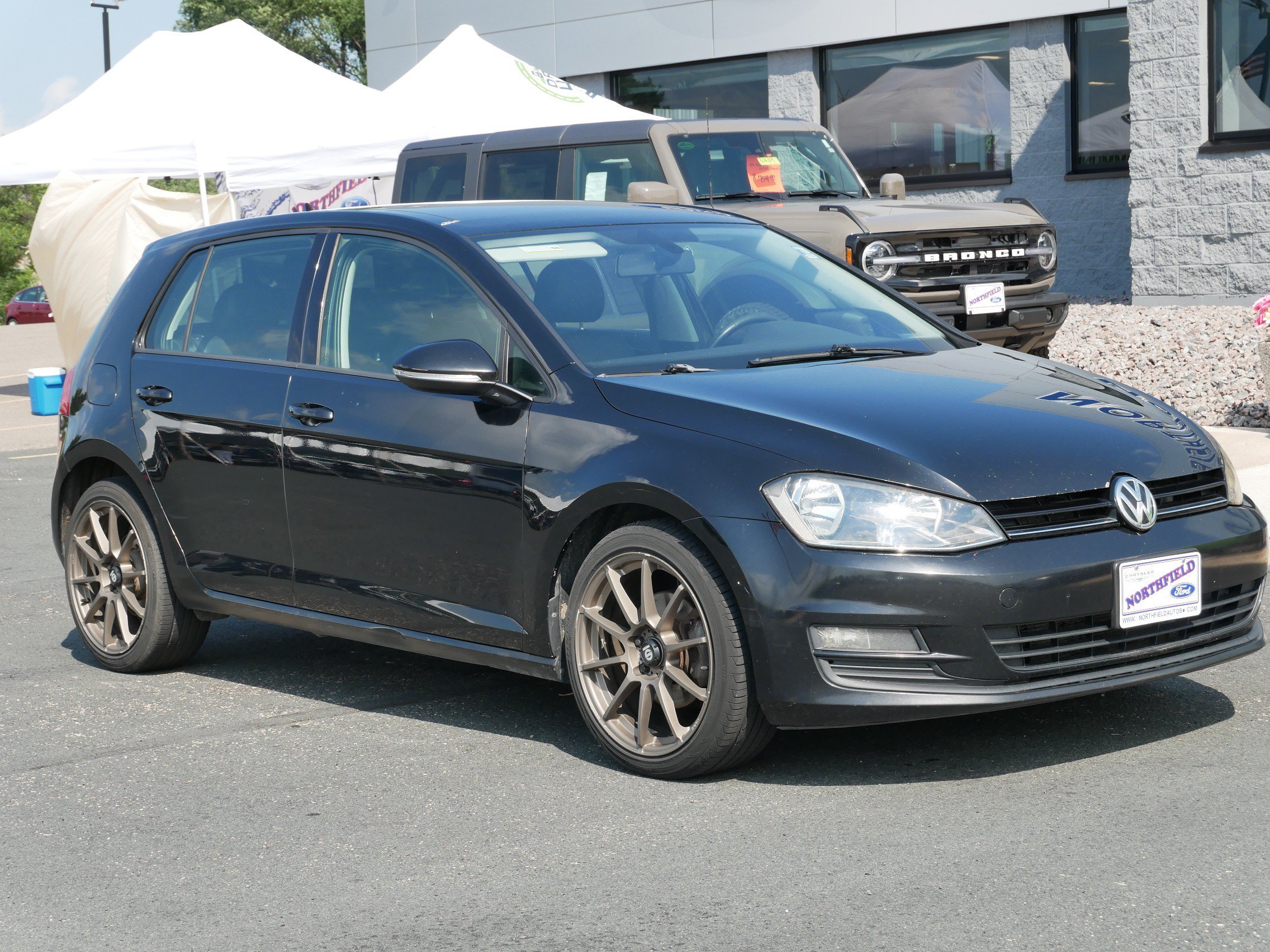 Used 2015 Black Volkswagen  image 2