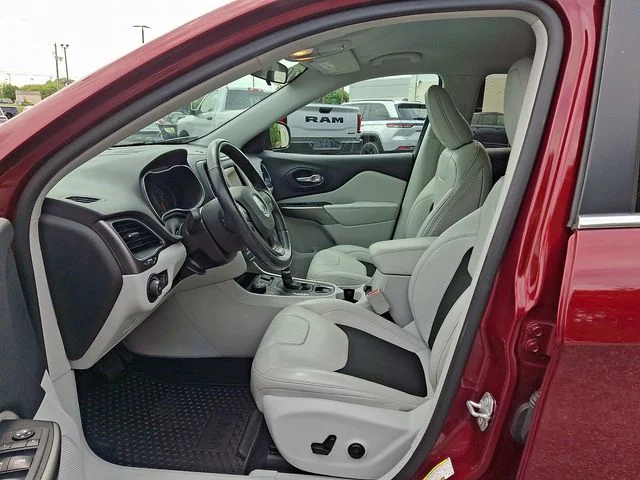 Used 2020 Red Jeep Latitude Plus image 13