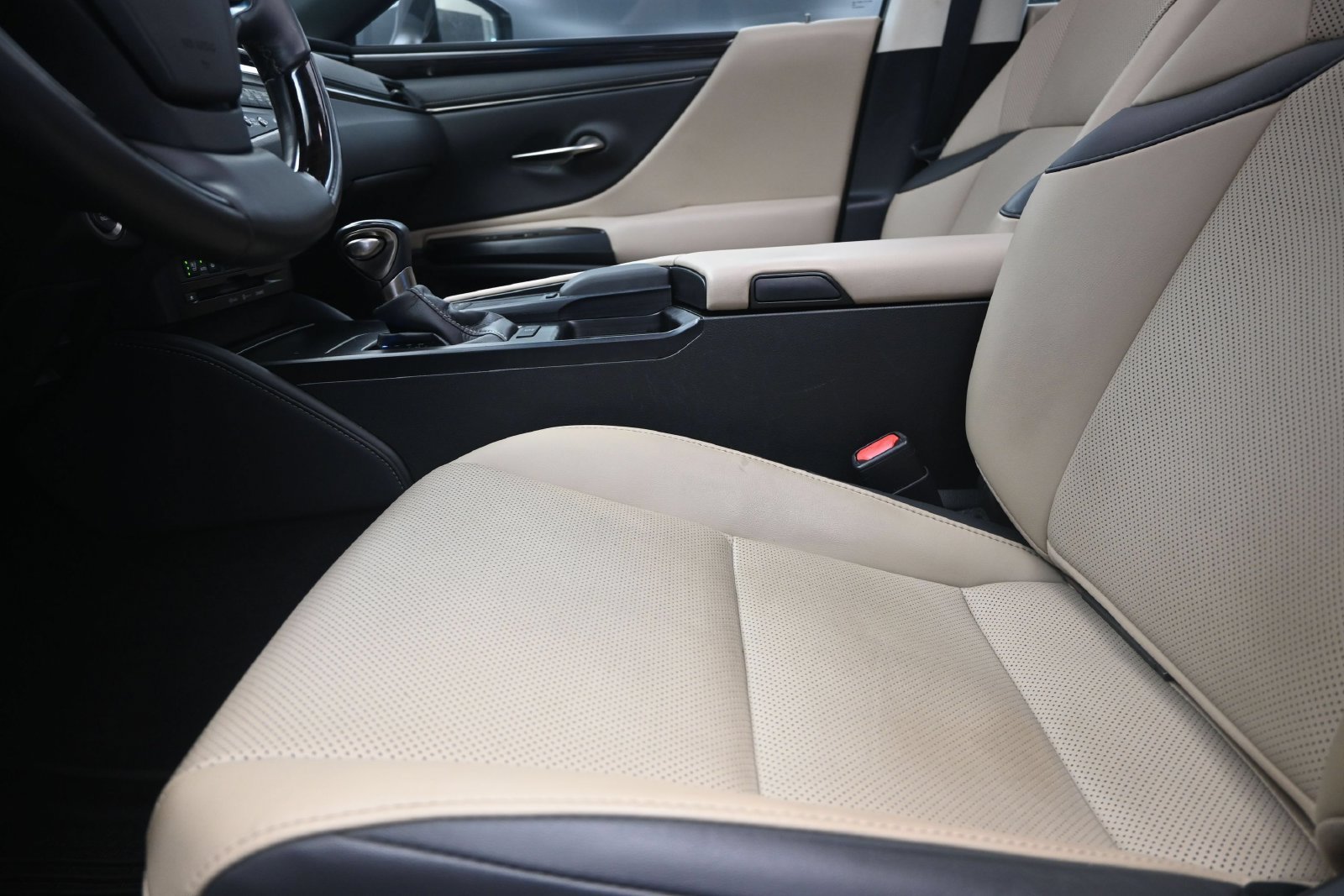 2021 Lexus ES 350 - Photo 13