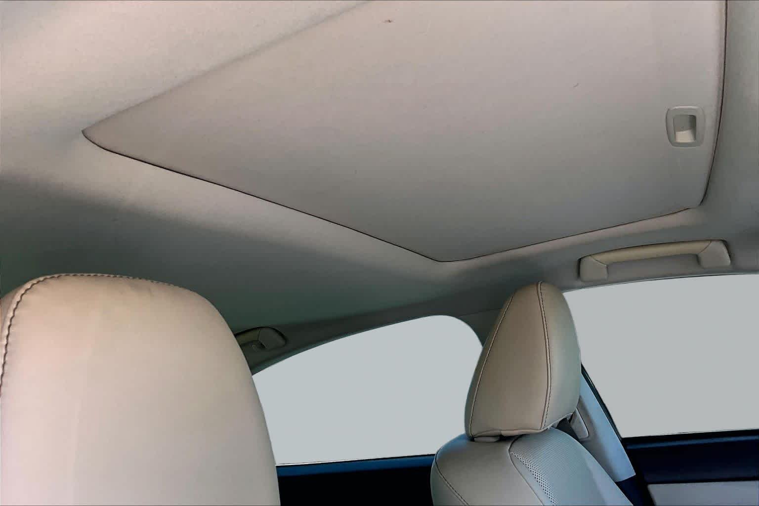 Used 2016 Eminent White Pearl Lexus Hybrid image 13