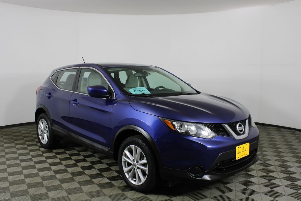 2017 Nissan Rogue Sport S AWD's photo