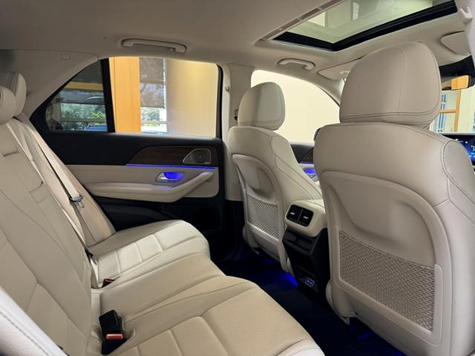 Certified Used 2025 Polar White Mercedes-Benz  image 21