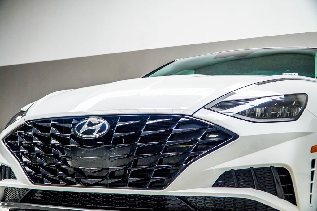 Used 2023 White Hyundai SEL image 2