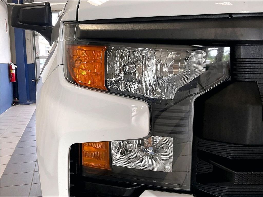 Used 2023 White Chevrolet Custom image 33