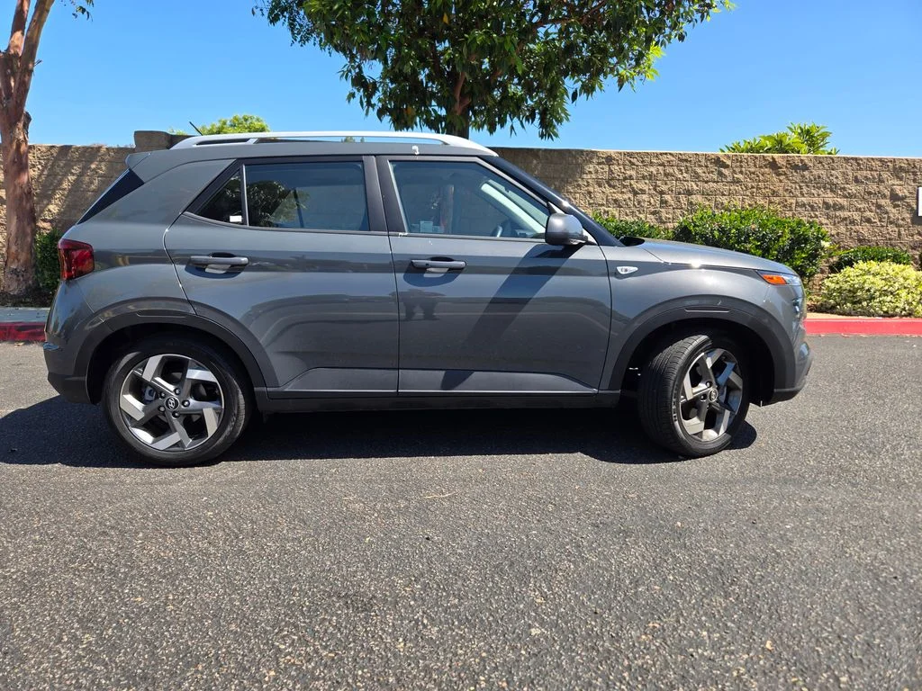 Used 2025 Gray Hyundai SEL image 8