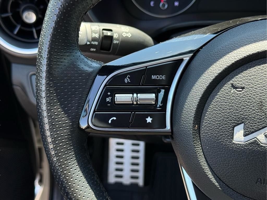 Used 2023 White Kia GT-Line image 26