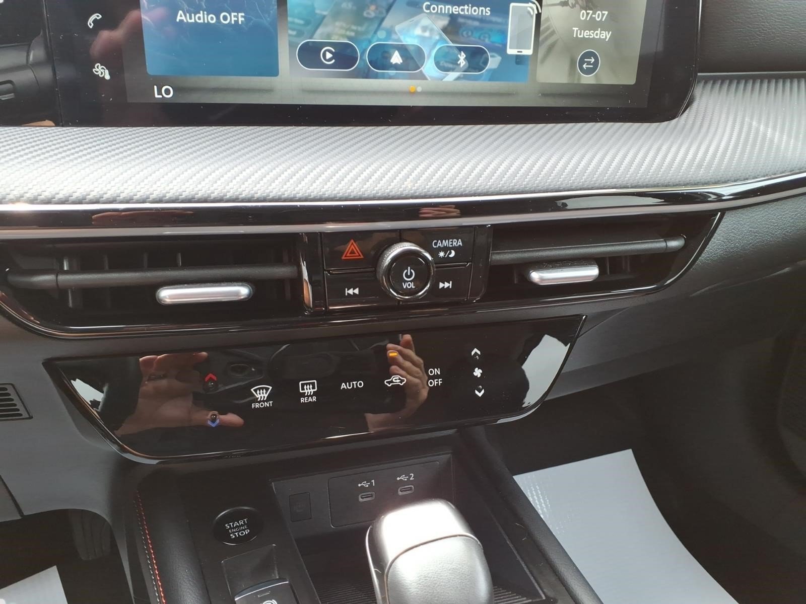 Used 2025 Aspen White Tricoat Qac Nissan SR image 20