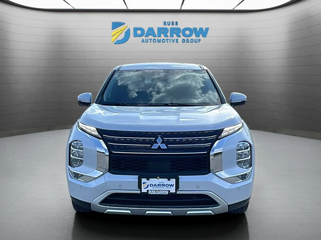 Used 2024 Silver Mitsubishi SE image 8