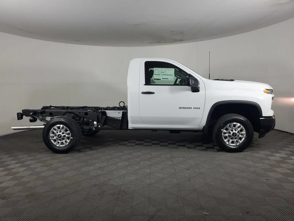 New 2026 Summit White Chevrolet WT image 2
