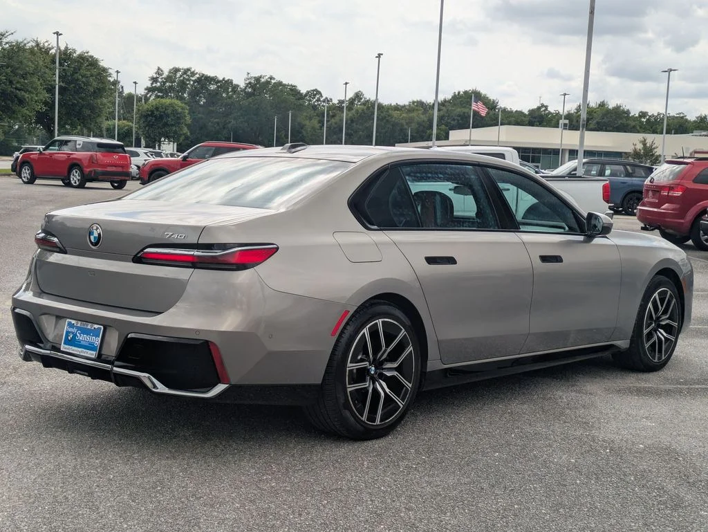 Used 2023 Gray BMW 740i image 5