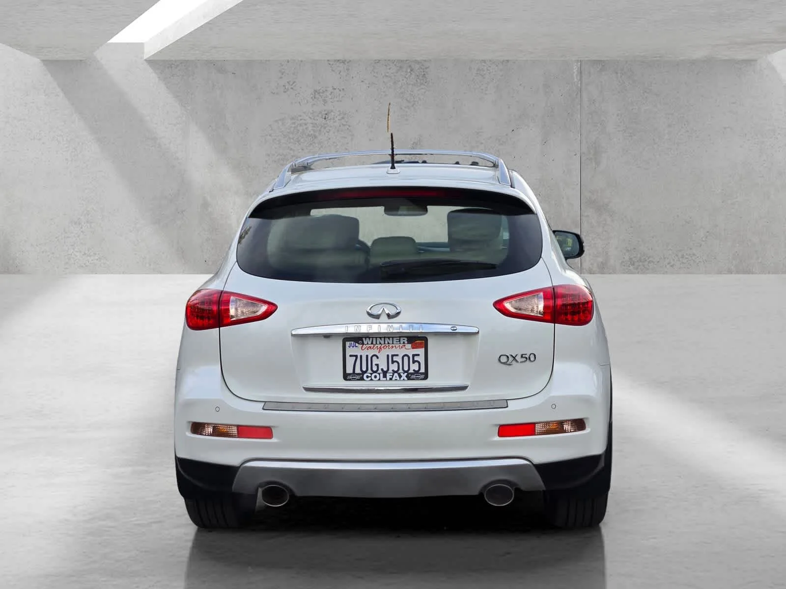 Used 2016  INFINITI  image 5