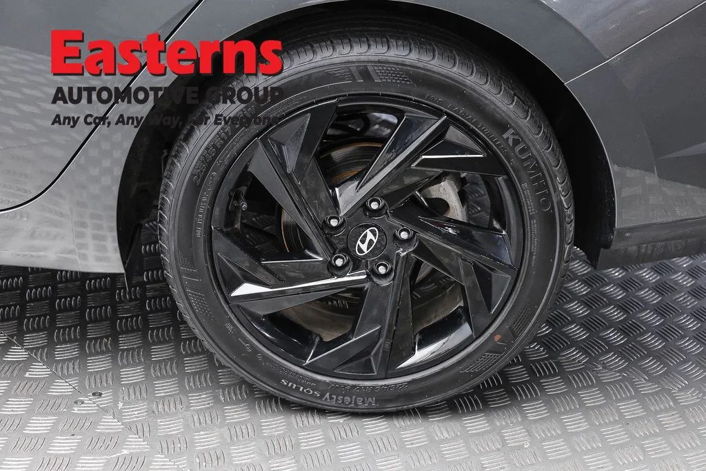 Used 2026 Gray Hyundai SEL Sport image 8