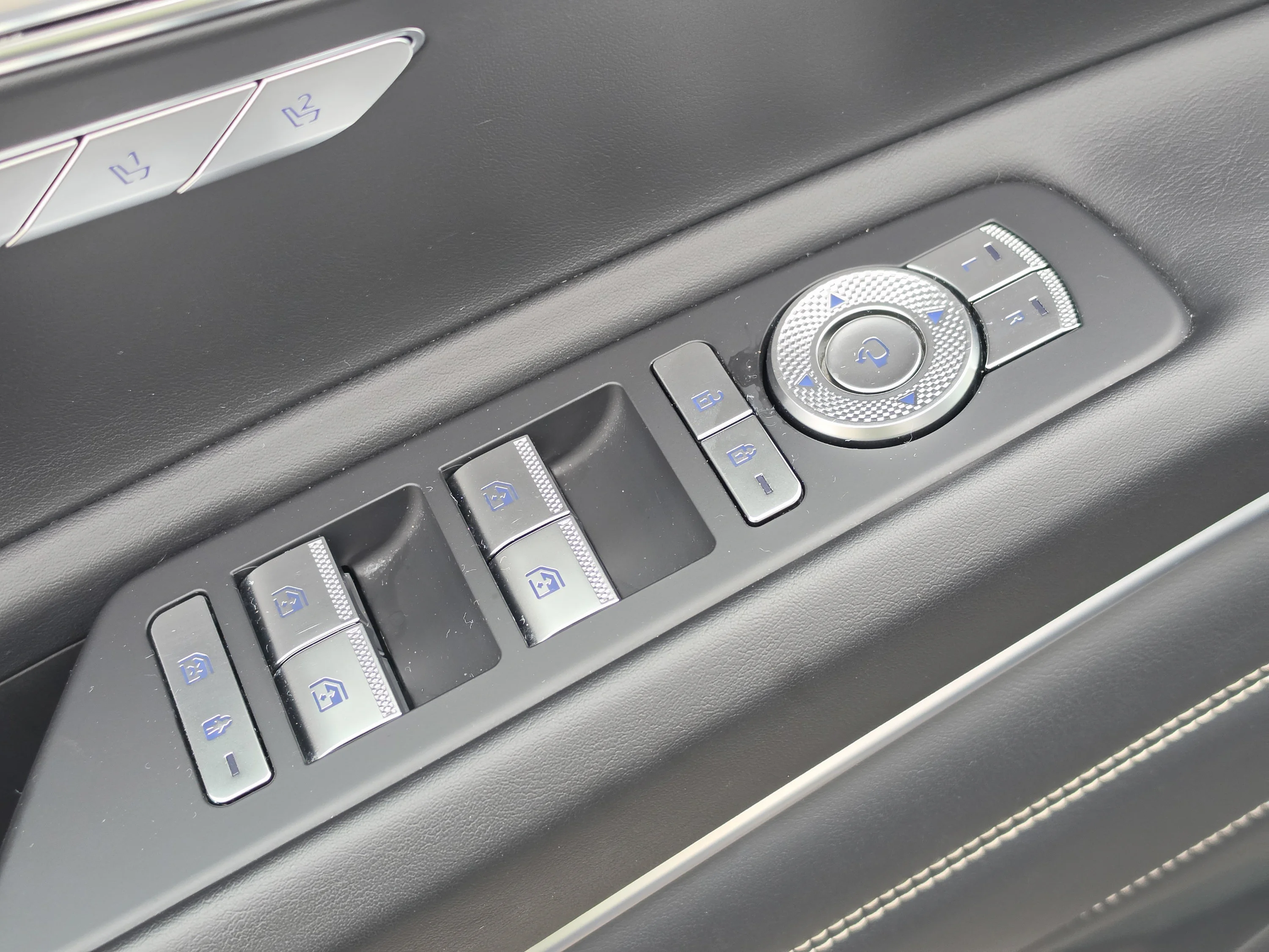 Used 2024 Savile Silver Genesis 2.5T image 23