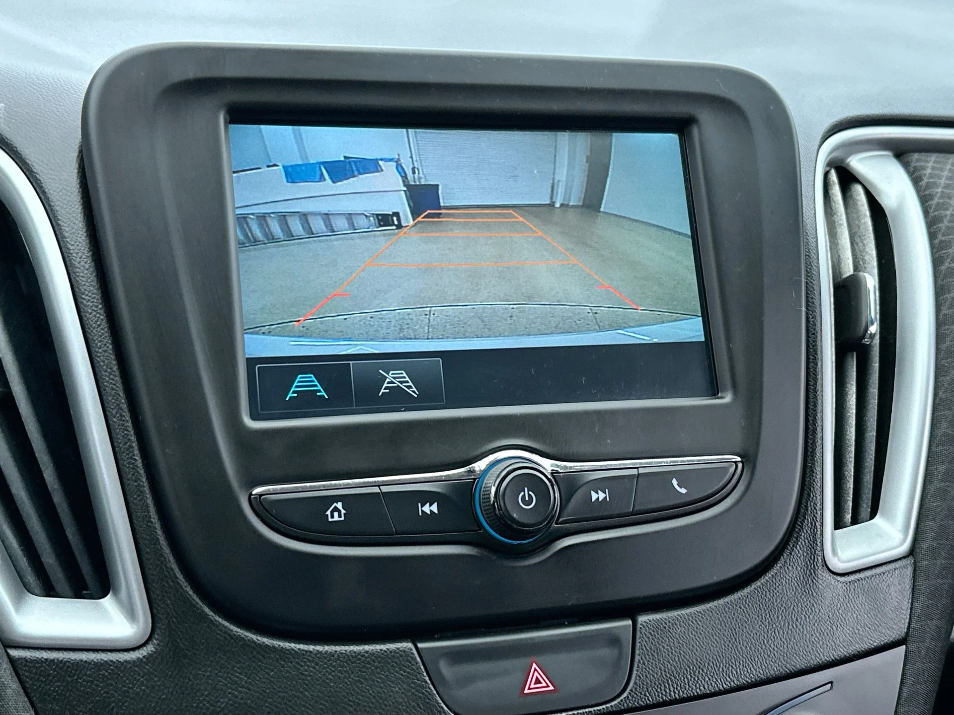 Used 2018 White Chevrolet LS image 33
