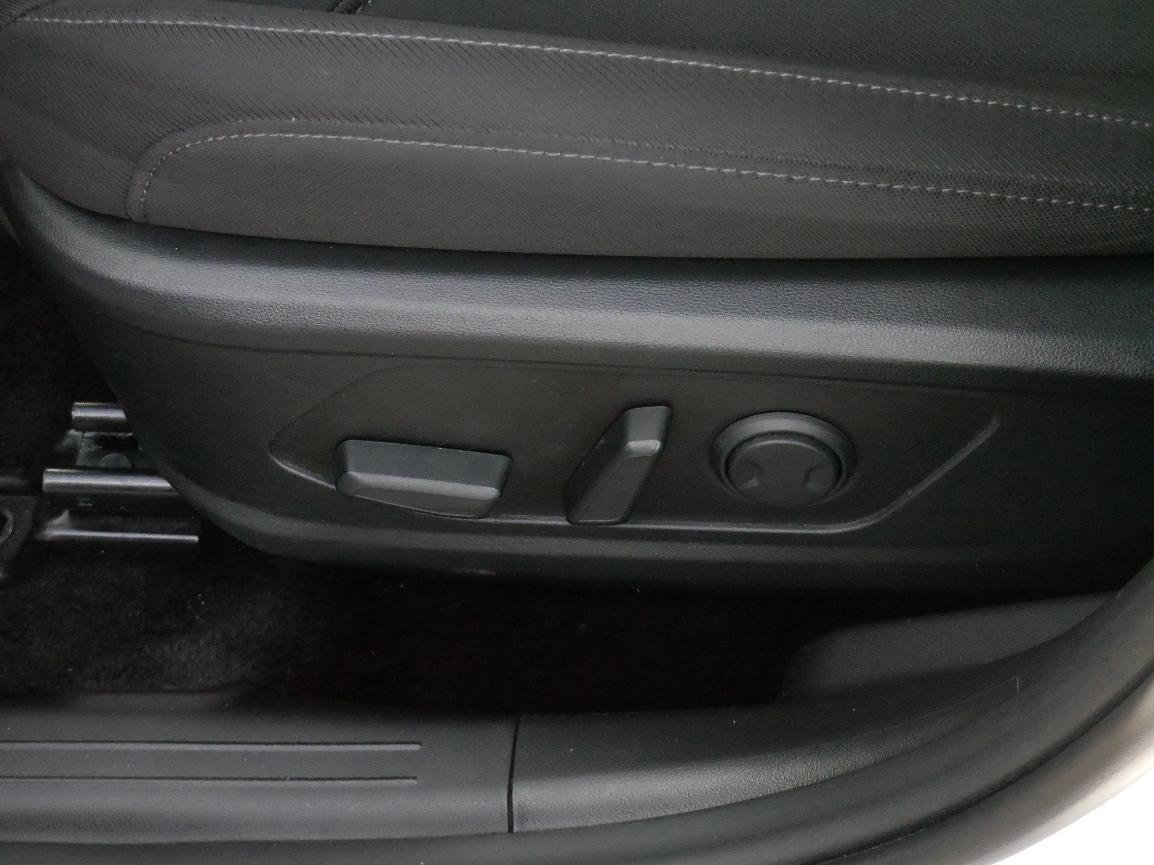 Used 2025 Serenity White Pearl Hyundai SEL image 20