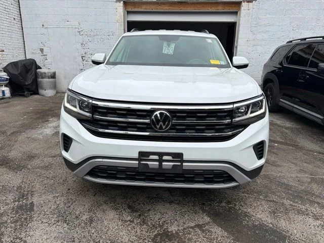 Certified Used 2023  Volkswagen 2.0T SE image 2