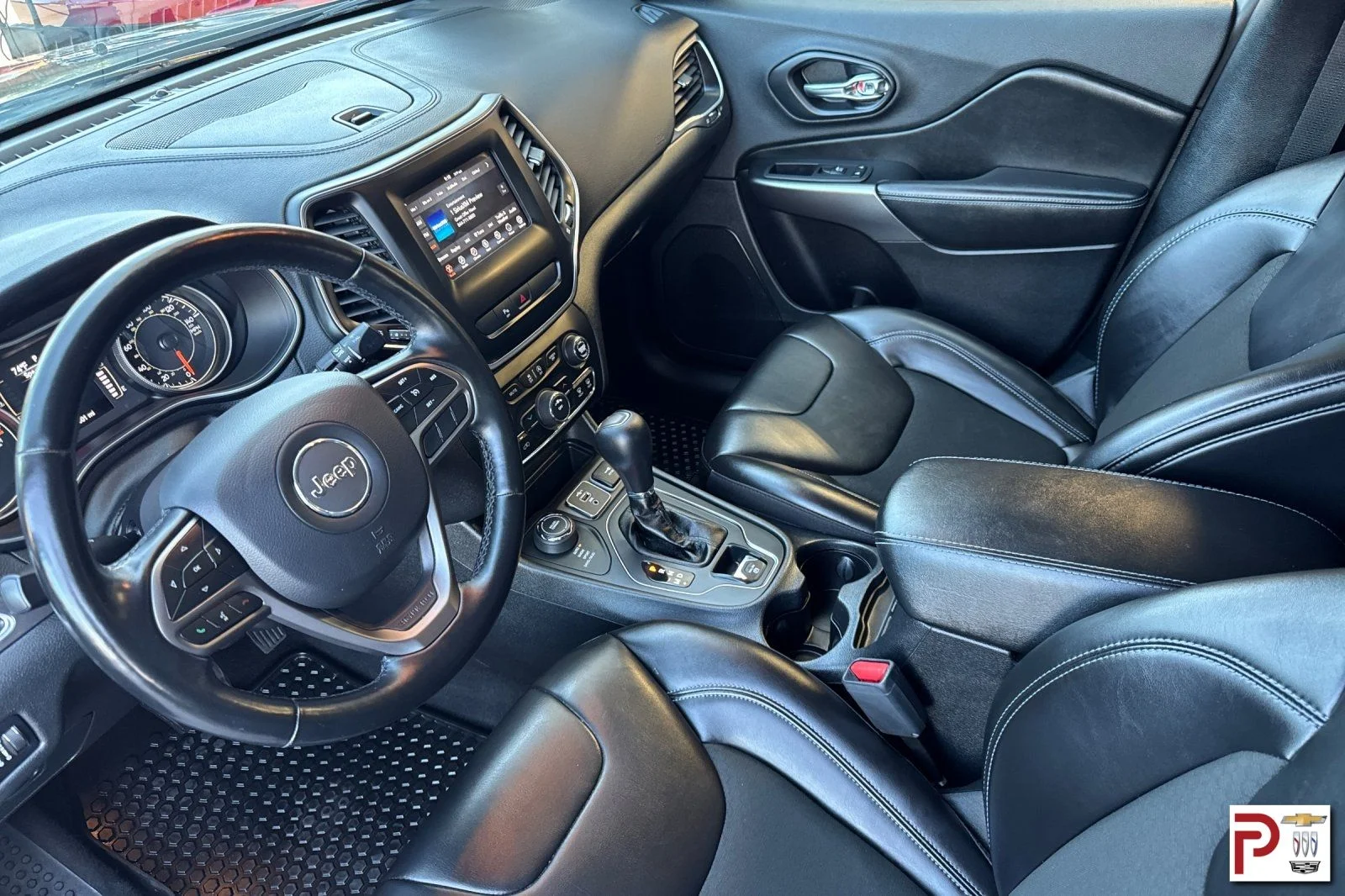 Used 2020 Gray Jeep Latitude Plus image 10