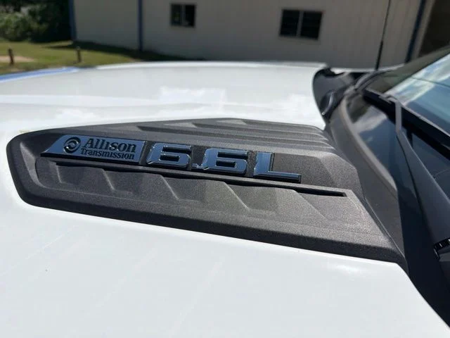 Used 2025 White Chevrolet LTZ image 7