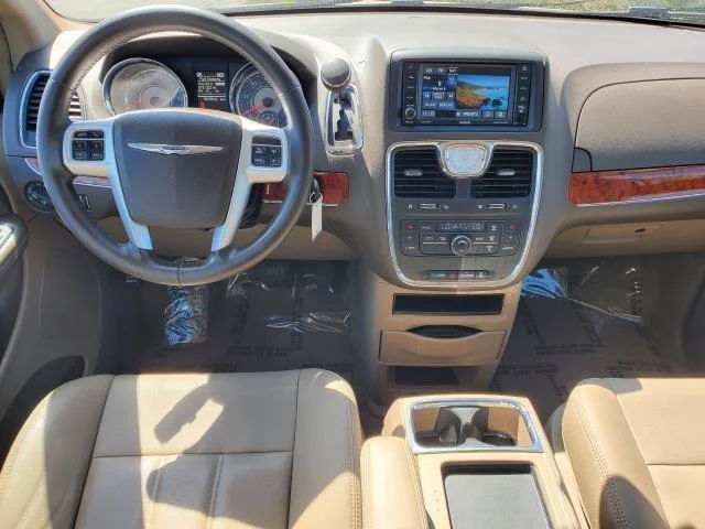 Used 2015 Cashmere/Sandstone Pearlcoat Chrysler Touring image 20