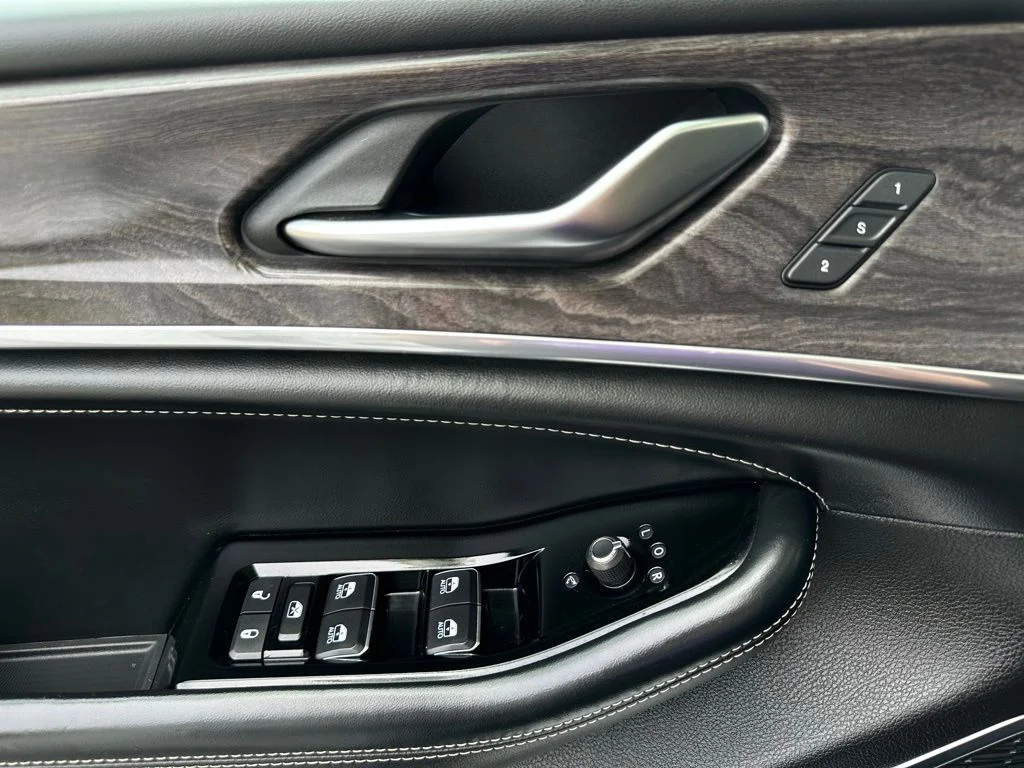 2023 Jeep Grand Cherokee Overland - Photo 30