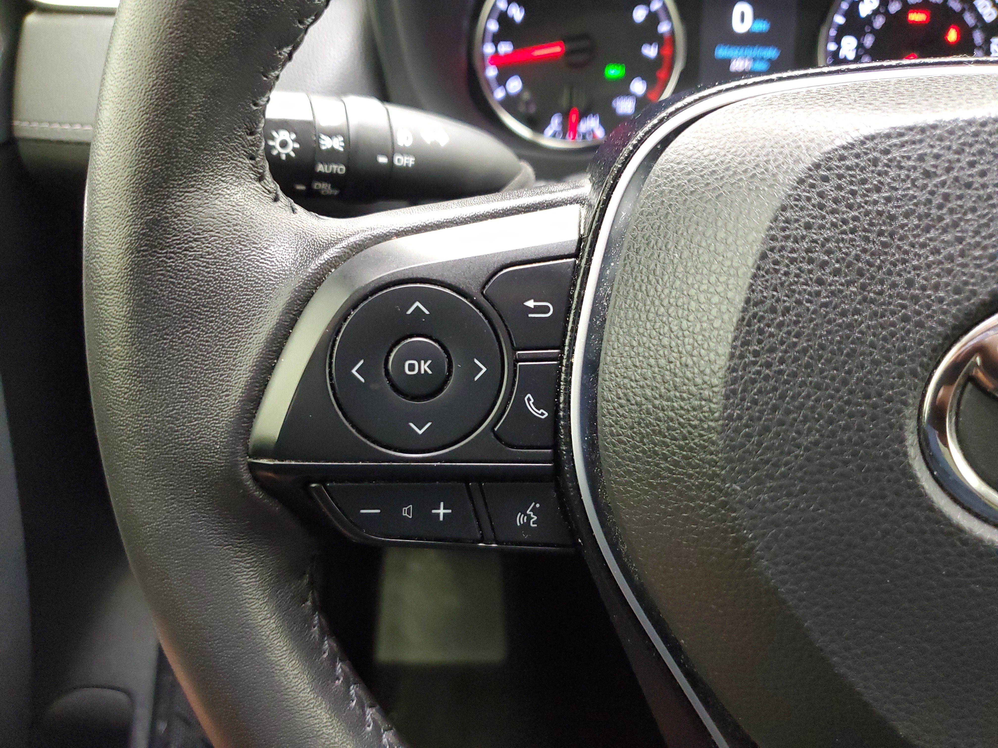 Certified Used 2020 Super White Toyota XLE Premium image 25