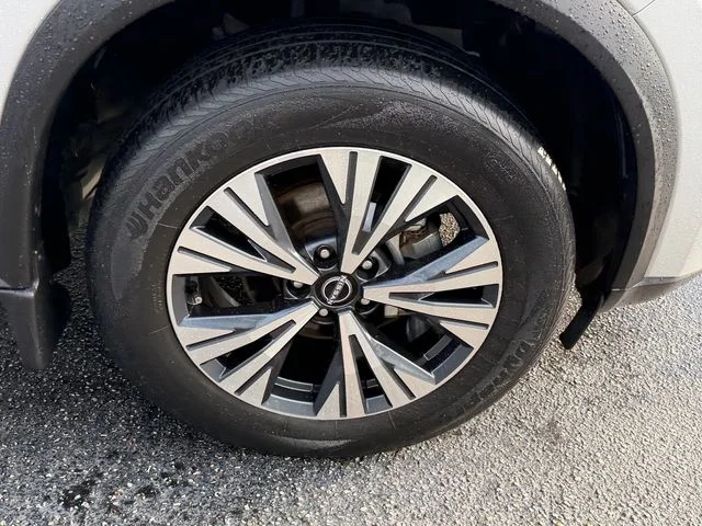 Used 2022 Silver Nissan SV image 19