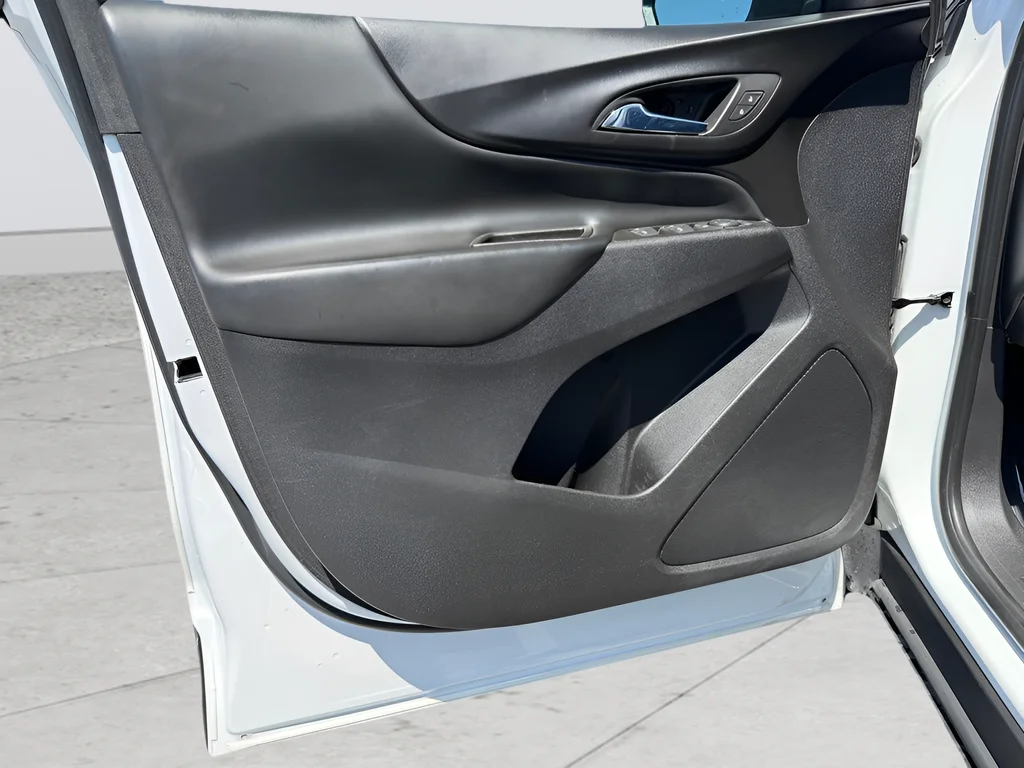 Used 2023 White Chevrolet LT image 10