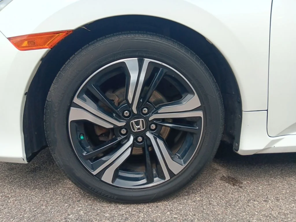 Used 2017 White Honda Touring image 10