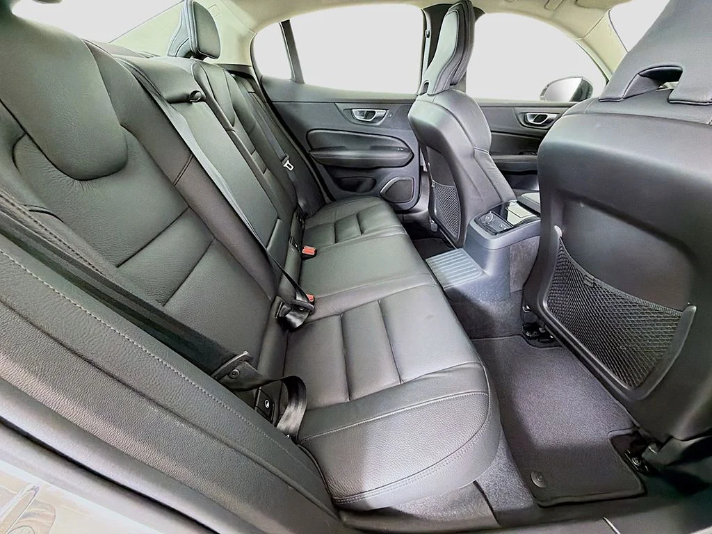 Used 2024 Crystal White Metallic Volvo T8 Plus Dark Theme image 29
