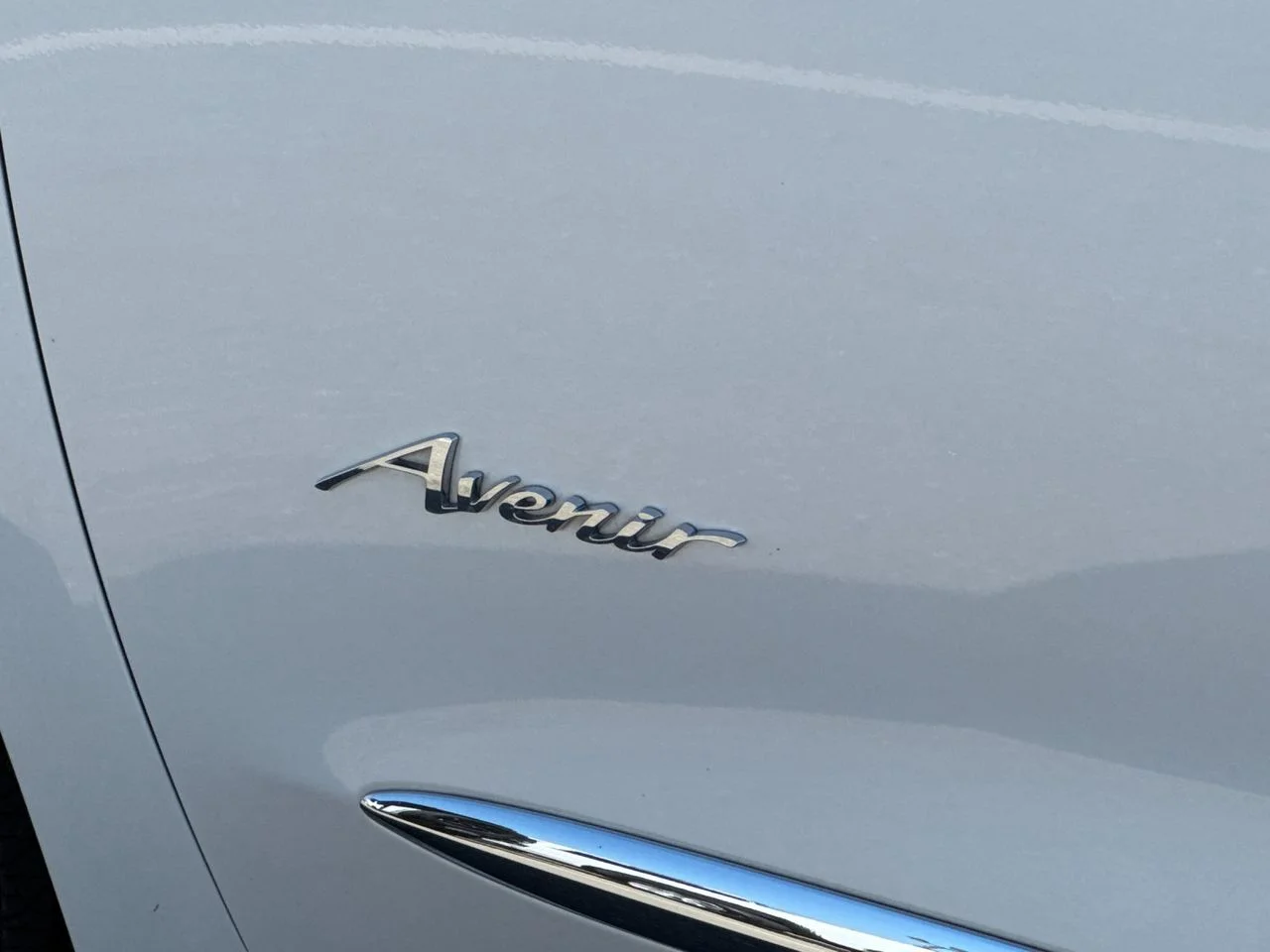 Used 2021 WHITE FROST TRICOAT Buick Avenir image 76