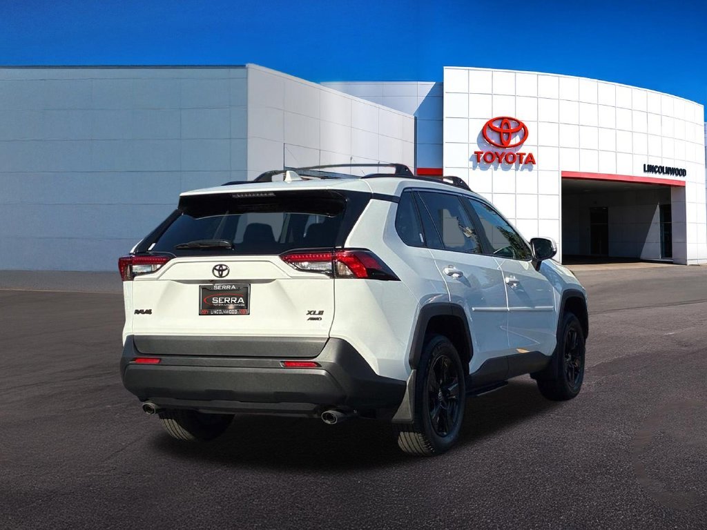 Used 2025 White Toyota XLE image 10