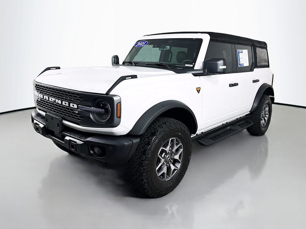 Used 2025 Oxford White Ford Badlands image 7