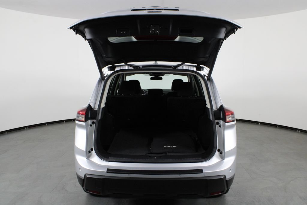 2024 Nissan Rogue SV - Photo 16
