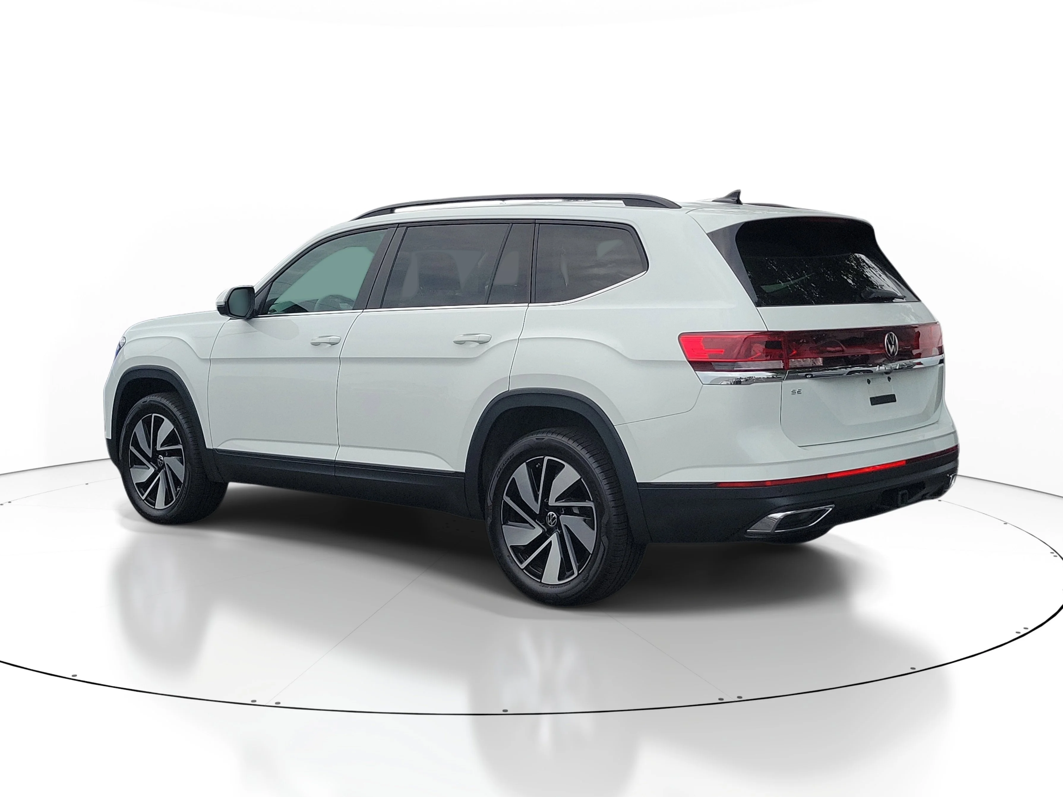 Used 2025  Volkswagen 2.0T SE w/Technology image 8